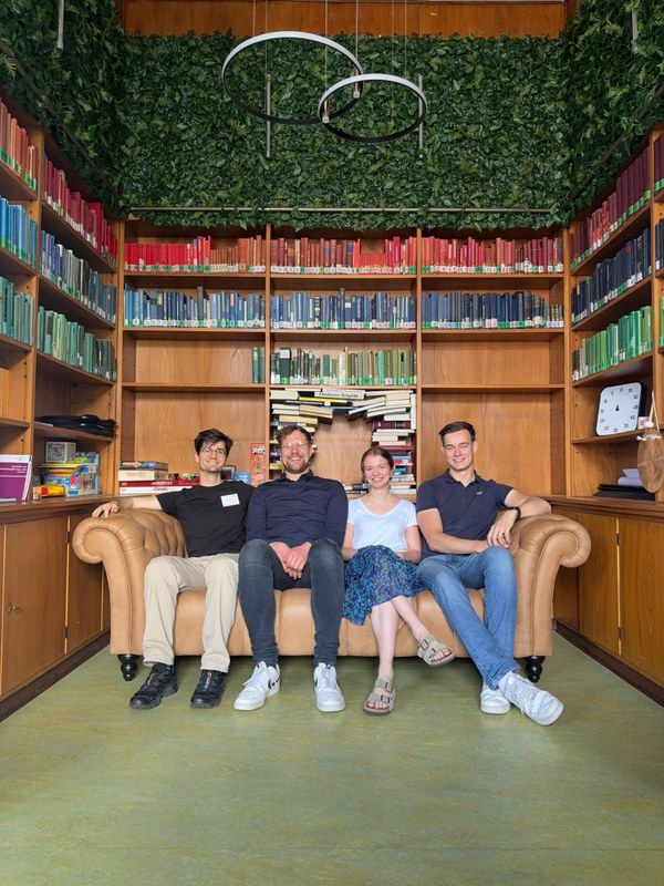 Das interdisziplinäre Team Kilian Stenzel, Johannes Wichmann, Sophie Kievernagel und Fabian Lechner (v.l.n.r.).