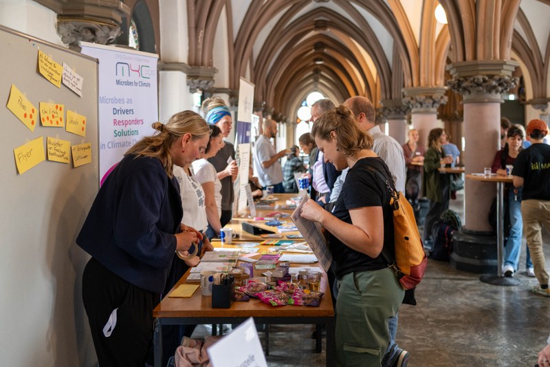 Infostände beim "Markt der Möglichkeiten“.