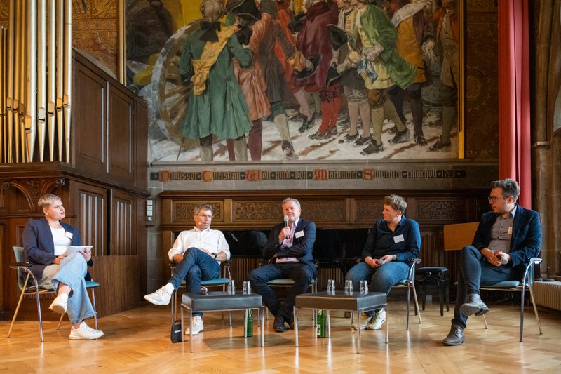 Podiumsdiskussion in der Alten Aula.