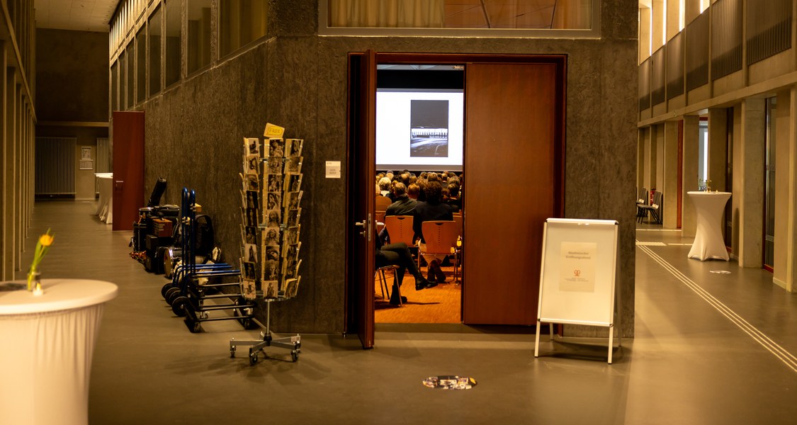 Blick in den Vortragssaal des DDK-Forschungsneubaus während der akademischen Eröffnung am 23.1.2026