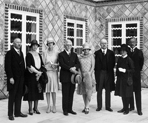 Gruppenfoto vor dem Ernst-von-Hülsen-Haus