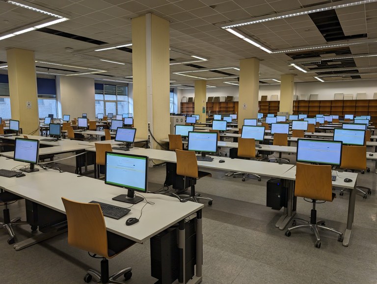 PC-Saal in der ehemaligen Universitätsbibliothek, Wilhlem-Röpke-Str. 4