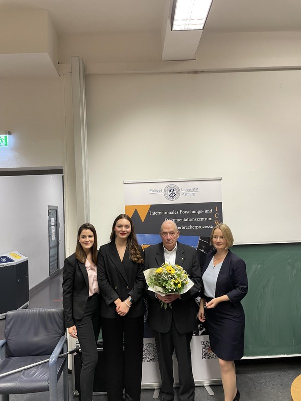 v.l.n.r.: Natalie Fanasch und Marie Schiffter (Trial-Monitoring), Gerhard Wiese und Prof. Dr. Stefanie Bock