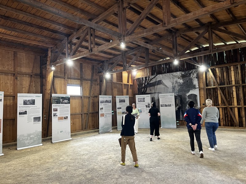 Die Studierenden in der Ausstellung der Gedenkstätte Hadamar.