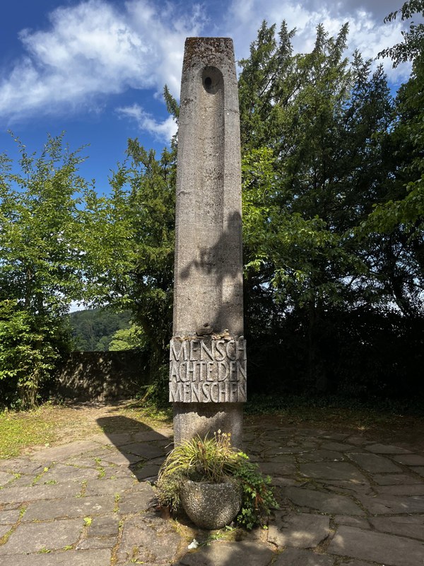 Mahnmal gegen das Vergessen auf dem Friedhof Hadamar.