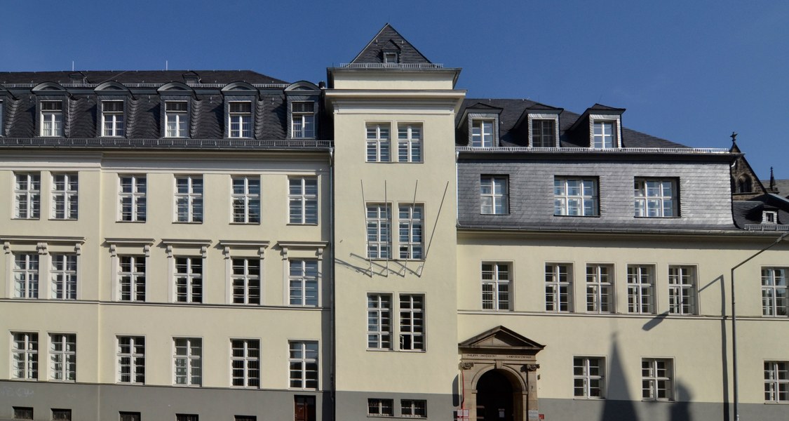 Landgrafenhaus Frontalansicht von der Universitätsstraße.