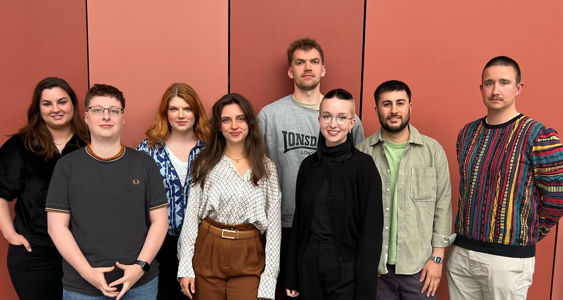 Die Fachschaft des M.A. Internationale Strafjustiz: Steffi, Naima, Max, Usmon, Enno (hintere Reihe v.l.n.r.), Marlo, Marleen, Lara (vordere Reihe v.l.n.r.); Abwesend: Tosca, Kalle, Miriam und Solli