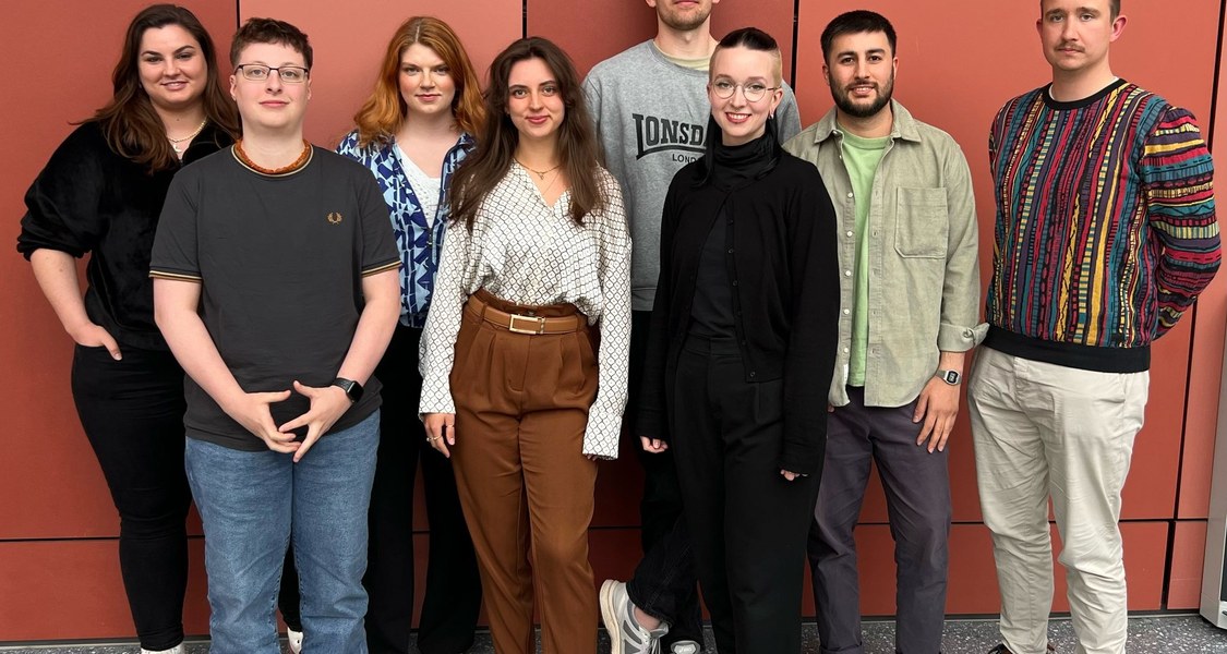 Die Fachschaft des M.A. Internationale Strafjustiz: Steffi, Naima, Max, Usmon, Enno (hintere Reihe v.l.n.r.), Marlo, Marleen, Lara (vordere Reihe v.l.n.r.); Abwesend: Tosca, Kalle, Miriam und Solli
