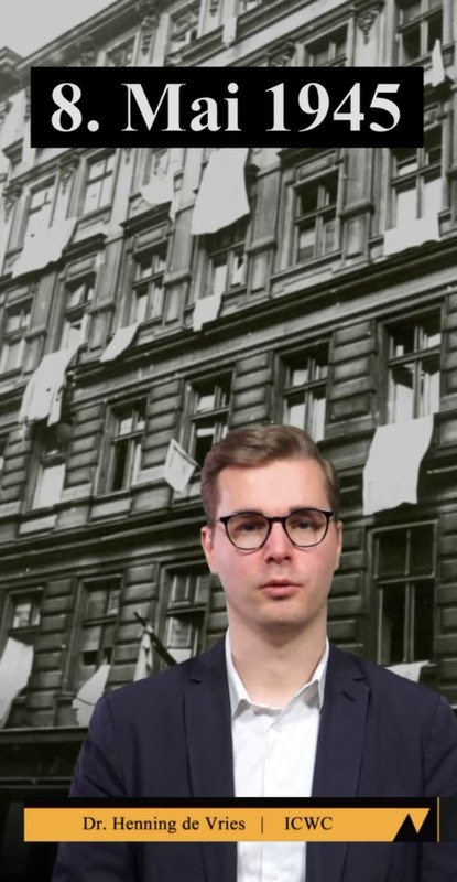 Ein Screenshot des Videos zum 8. Mai, das Dr. de Vries zeigt.