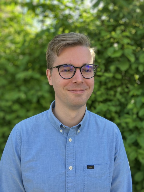Dr. Henning de Vries