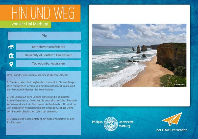Eine Postkarte mit diversen Infos zum Auslandsaufenthalt in Toowoomba, Australien. Das Foto auf der Postkarte zeigt eine Felsenbucht am Strand. Der Postkarten-Text befindet sich auf der Detailseite.