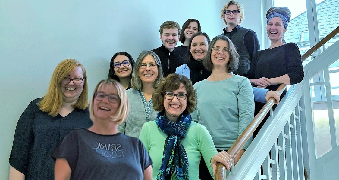 Lachende Teammitglieder der MARA