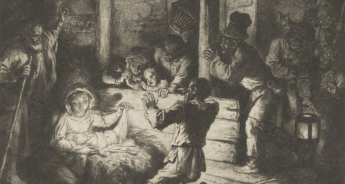 Das Bild ist schwarz-weiß. Es zeigt eine Szene in einem dunklen Stall. In der Mitte liegt ein Baby in einer Krippe aus Stroh. Das Baby leuchtet hell. Es ist der hellste Punkt im Bild. Neben dem Neugeborenen kniet eine Frau. Sie beugt sich liebevoll über das Kind. Hinter dem Baby sitzt ein Mann, er schaut aufmerksam auf das Kind. Links im Biuld stehen Hirten, sie tragen einfache Kleidung und schauen zum Baby. Rechts im Bild stehen weitere Besucher, einer hält eine Laterne, die schwach leuchtet. Der Raum ist eng und dunkel. Die Wände sind aus Stein und Holz.