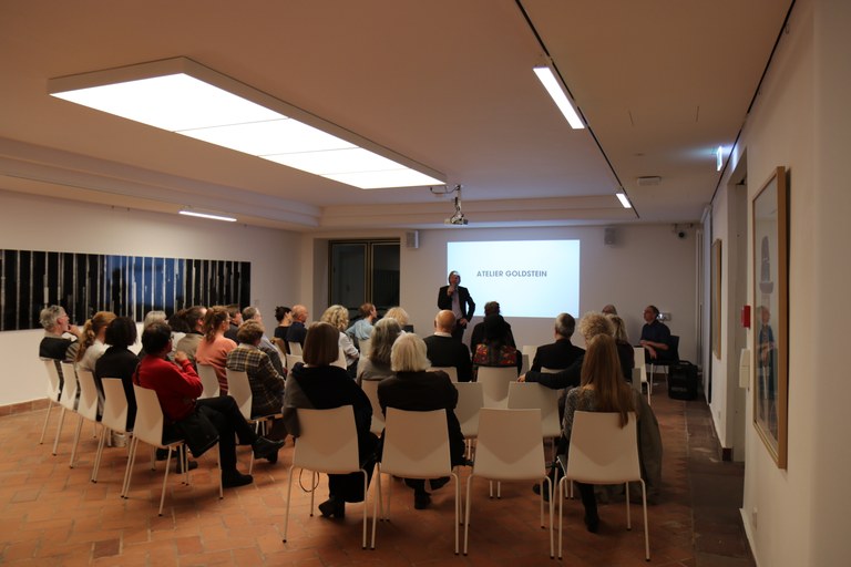 Abendveranstaltung „Bilder-Dialog“ am 28. November 2019 mit Christiane Cuticchio, Sven Fritz und der Künstlerin Perihan Arpacilar vom Atelier Goldstein. Begrüßung durch Dr. Christoph Otterbeck, den Museumsdirektor.