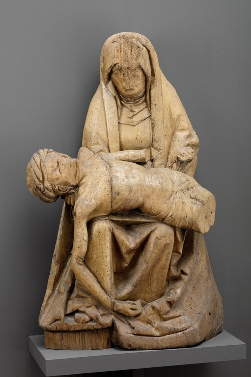 Sitzende Muttergottes, auf deren Schoß der Leichnam Christi liegt.