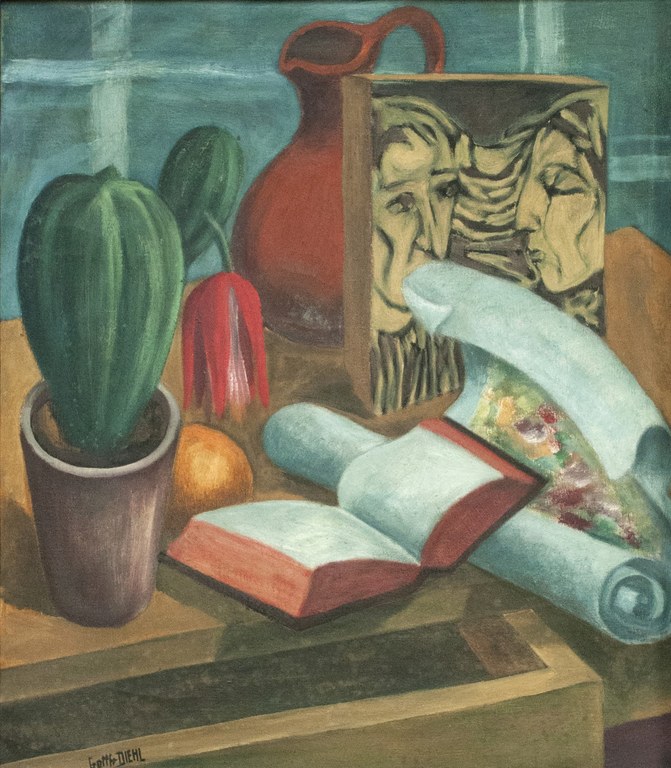 Gottfried Diehl versammelt hier einige wenige Gegenstände auf einem Schreibtisch, darunter ein offenes Buch, einen blühenden Kaktus und eine versteckte Orange. Gleich zwei Kunstwerke sind auf der Tischplatte platziert, eine Druckplatte eines expressionistischen Holzschnitts und ein Papierrolle mit zarten impressionistischen Formen.