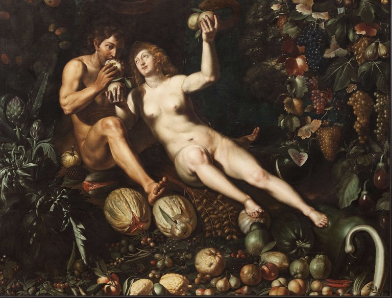 Adam und Eva umgeben von Früchten inmitten des Paradiesgartens; in lebensgroßer Darstellung.