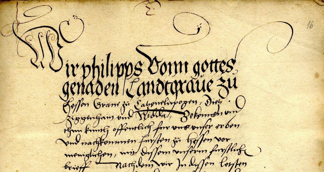 Auf einem vergilbten Papier stehen Namen und Worte mit schwarzer Tinte in alter Schrift geschrieben.