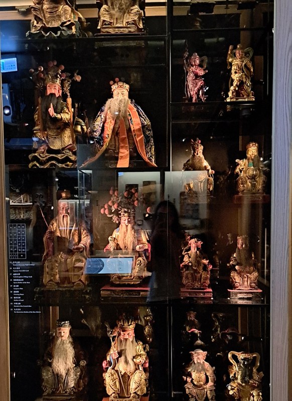 Museum showcase with Chinese objects