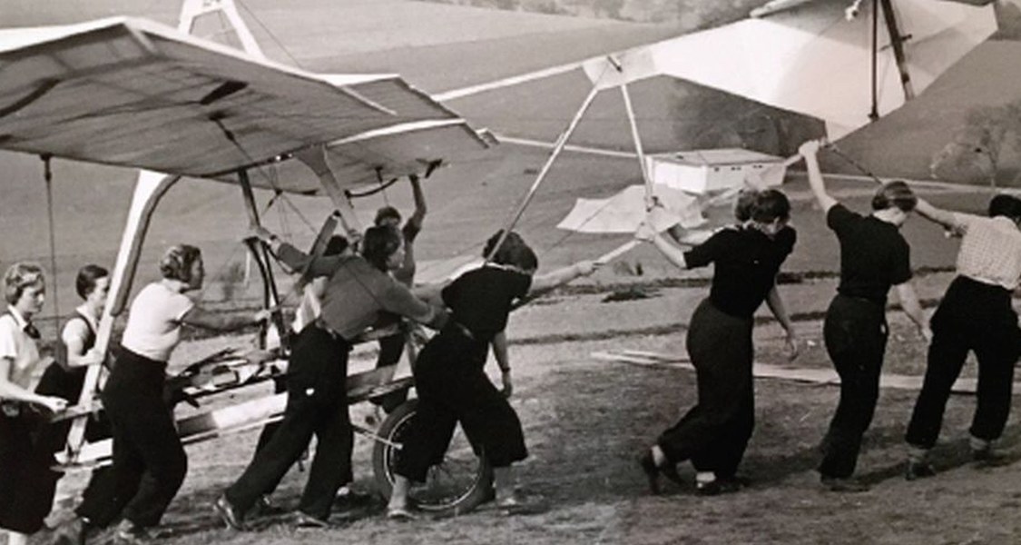 Plakat der Ausstellung "Studenten fliegen"