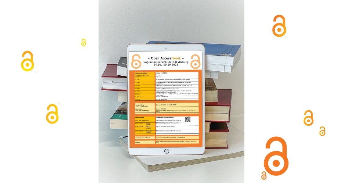 Das Programm der Open Access Week auf einem Tablett vor einem Bücherstapel