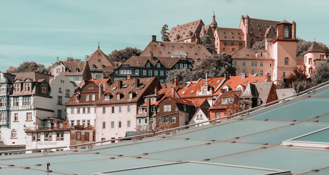 Blick vom Dach der Universitätsbibliothek auf das Schloss