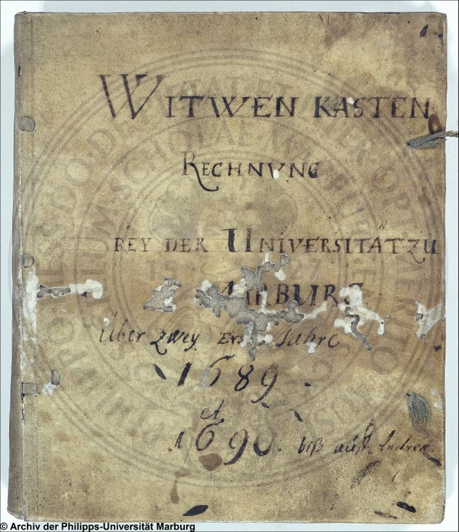 Erstes Rechnungsbuch der Witwenkasse von 1688. UniA Marburg 305r 20 Nr. 1 Rechnungen 1689/90