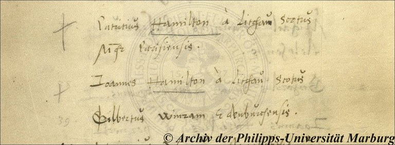 Eintragung des Patrick Hamilton aus Linlithgow und seiner schottischen Begleiter in der Marburger Matrikel für das Jahr 1527. UniA MR 305m 1 Nr. 1