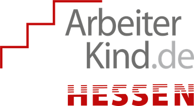 Das Logo der Initiative Arbeiterkind ist zu sehen. Das Logo sind rote Stufen und ein grauer Schriftzug der lautet "Arbeiterkind.de", darunter ein roter Schriftzug "Hessen".