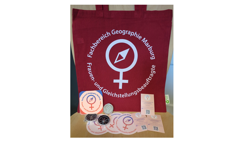 Tasche und Sticker mit Logo der FRGB des FB 19