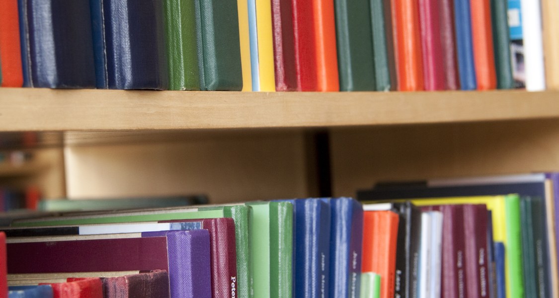 Bücherregal