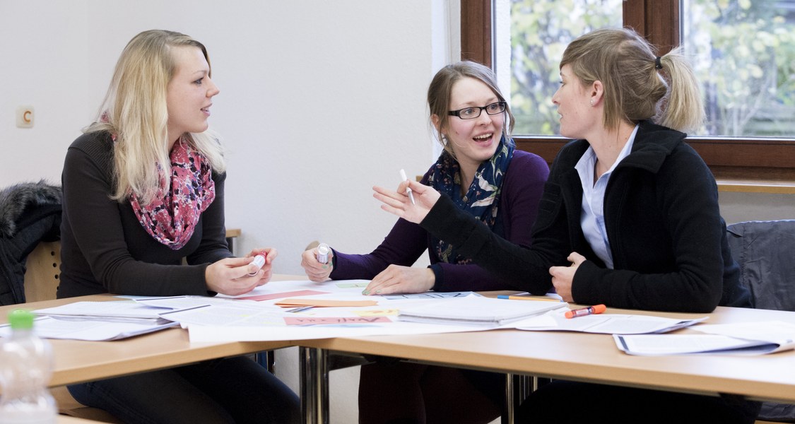 3 Frauen am Tisch