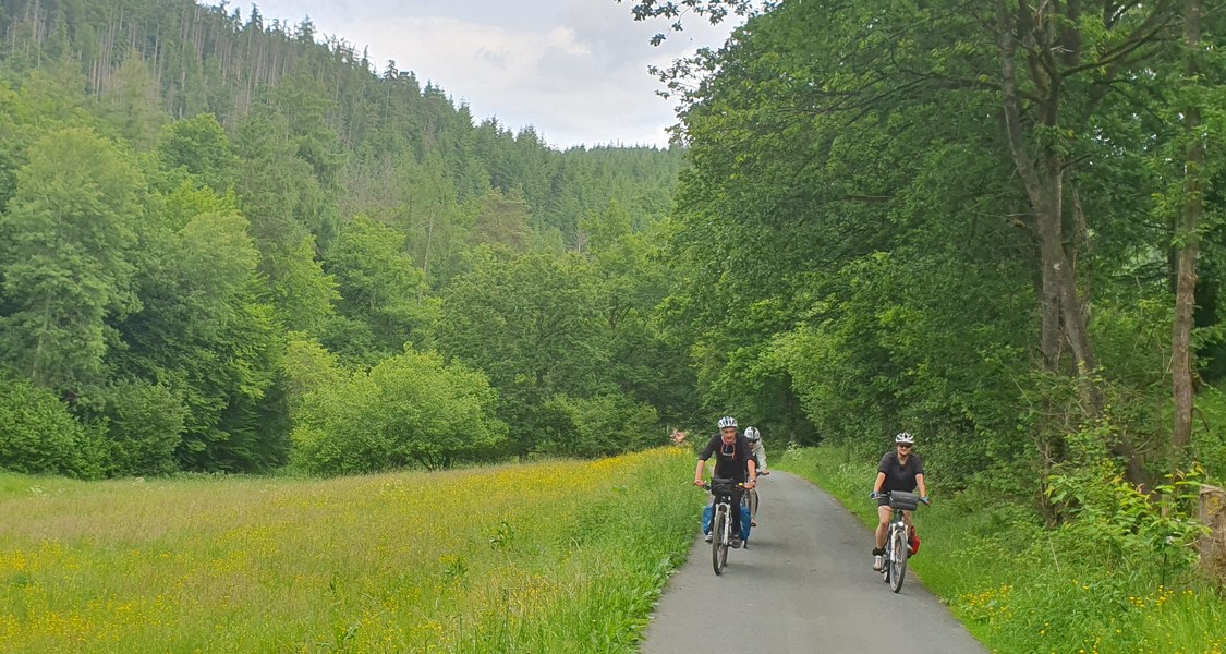 Einfach rollen lassen! Das Team "Frischauf! ver.di Marburg" traf sich zum Fahrradausflug.