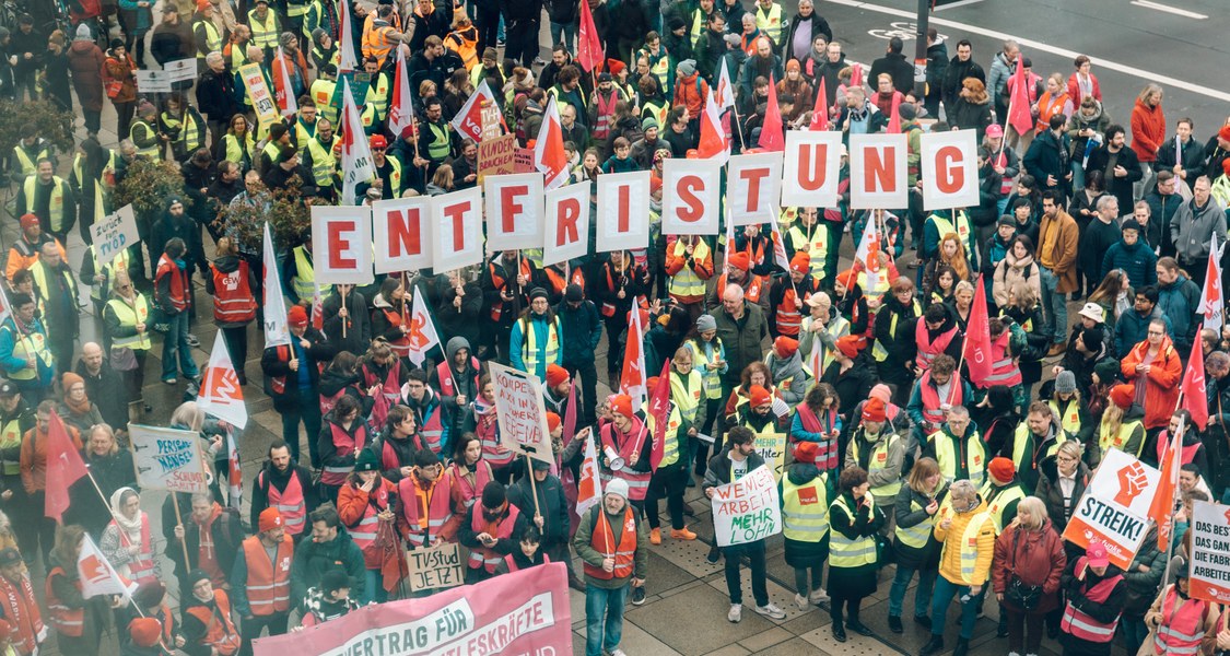 So viele waren es noch nie: Die Landesbeschäftigten demonstrierten in Marburg für ihre Tarifforderungen. (Foto: Maurice Jelinski, Mindlapse Media)