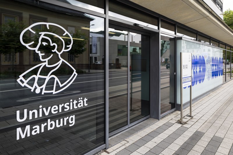 Eingang zur Verwaltung in der Biegenstraße