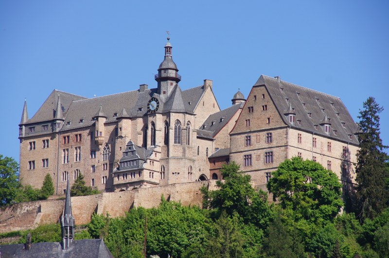 Marburg besuchen / Landgrafenschloss im Sommer