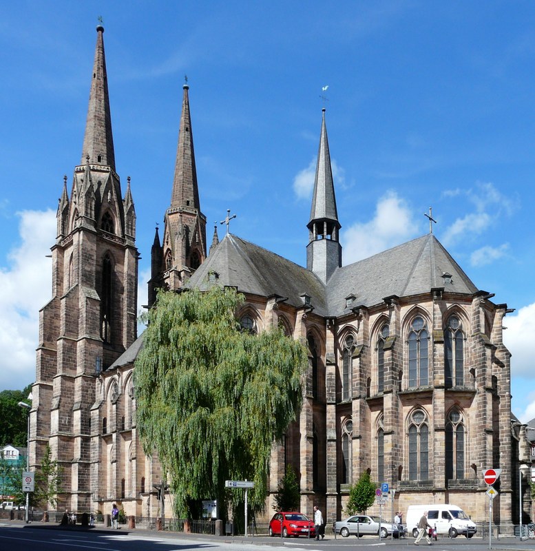 Marburg besuchen / Elisabethkirche im Sommer