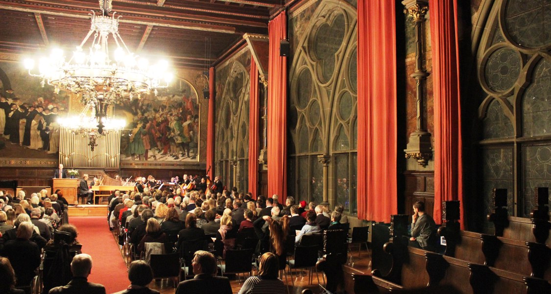 Das Kammerorchester in de Alten Aula der Philipps-Universität Marburg