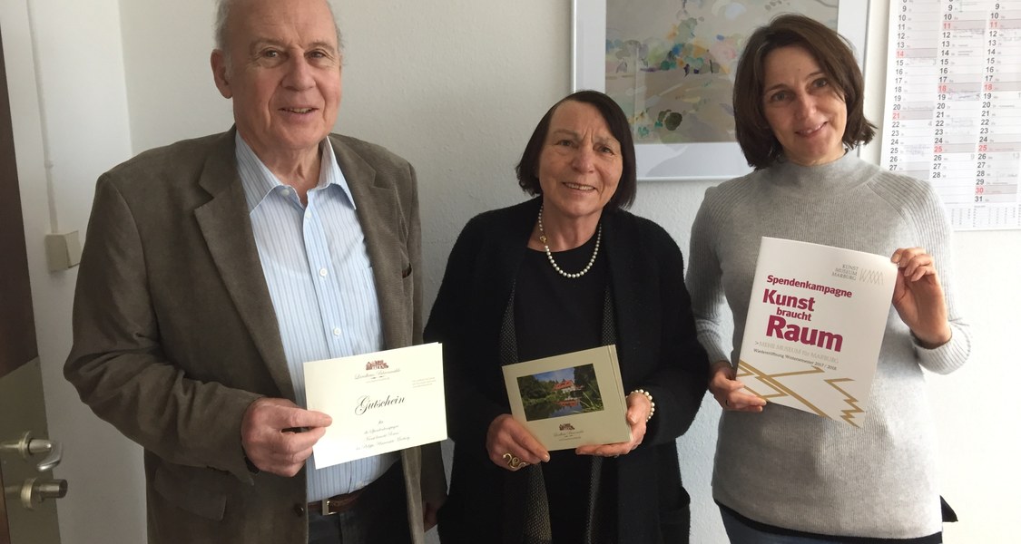 Gewinner Prof. Dr. Wolfgang Buckel und seine Ehefrau Burgi Buckel-Edle von Hayek zusammen mit Iris Rubinich (Stabsstelle Fundraising & Alumniservice).