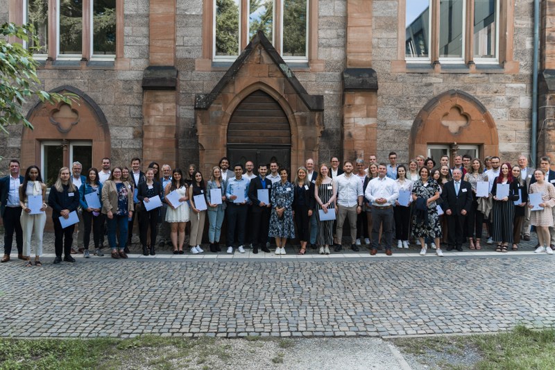 Stipendiatinnen und Stipendiaten sowie die Fördernden des Deutschlandstipendiums an der Philipps-Universität Marburg