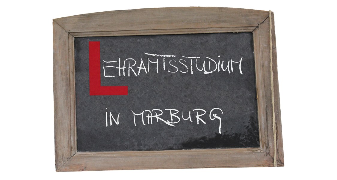 Tafel mit dem Schriftzug "Lehramtsstudium in Marburg"