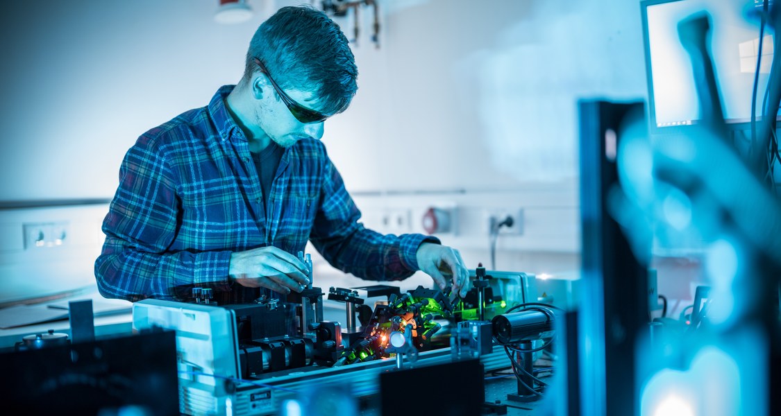 Foto of scientist in a laboratory setting