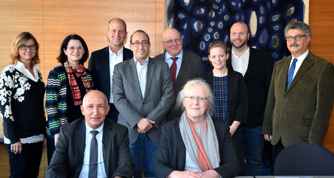 Delegation of Tunis University and Philipps-Universität Marburg standing together