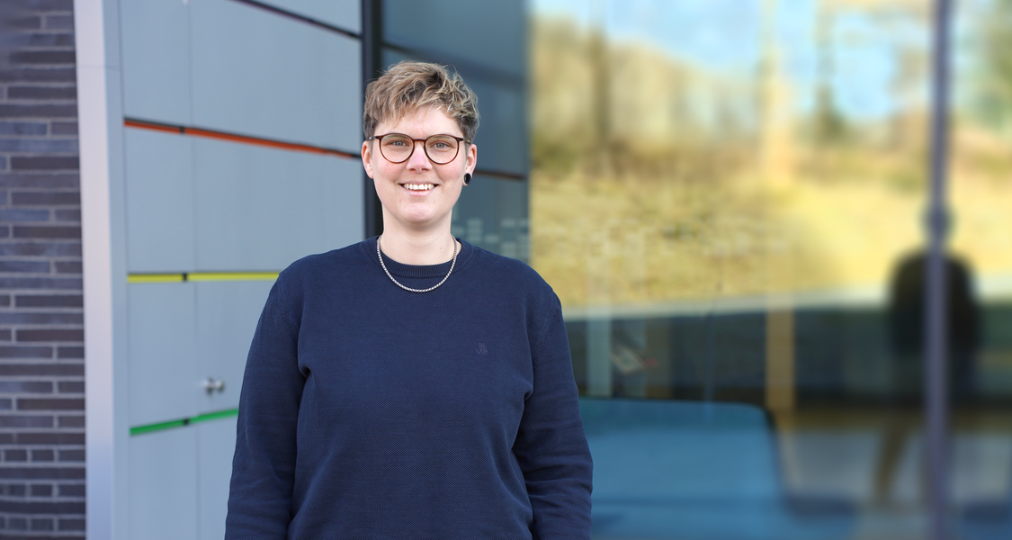 Portray of Rebecca Hinrichs