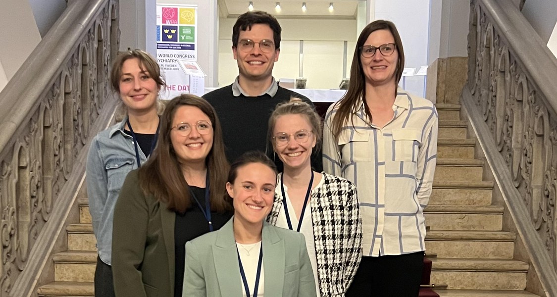 The picture shows Elena Kemmann (in the front) as one of five SFB/TRR 393 ECRs honored with Traveling Awards together with further members of the SFB/TRR 393.
