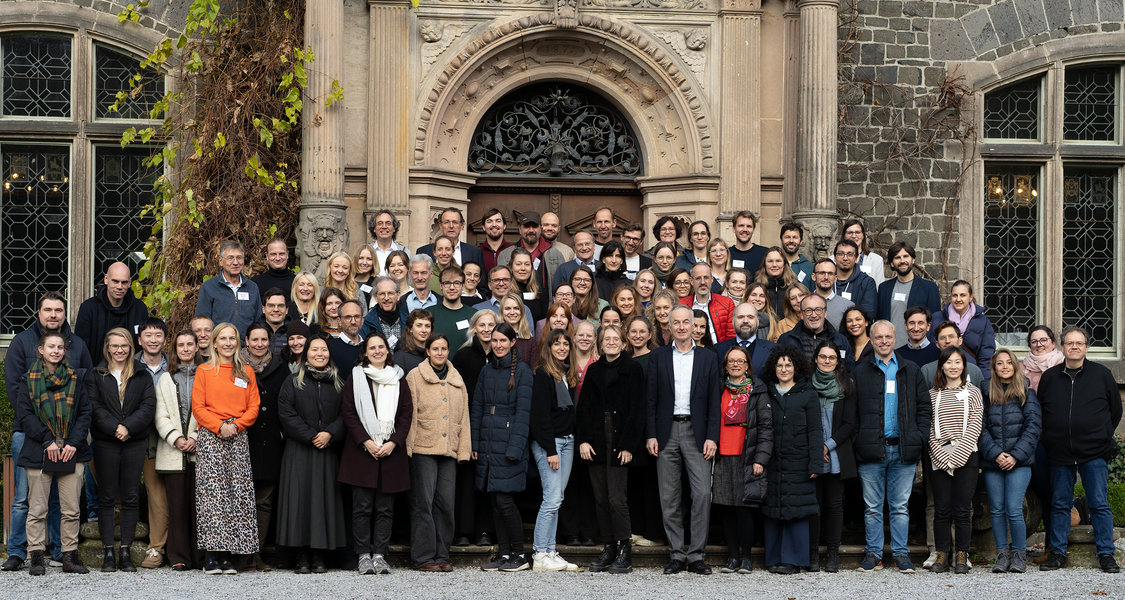 The picture shows all TRR members participating in the kick-off retreat at Rauischholzhausen manor in November, 2024.